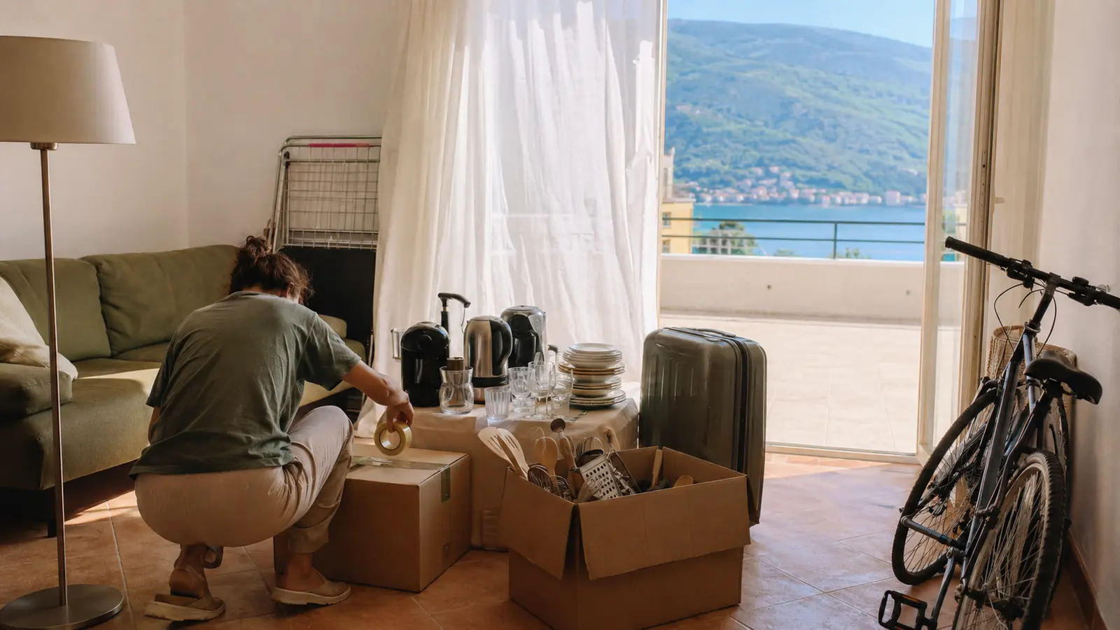 Rasprodaja pred odlazak: tehnika, posuđe i bicikl u stanu s pogledom na Jadran